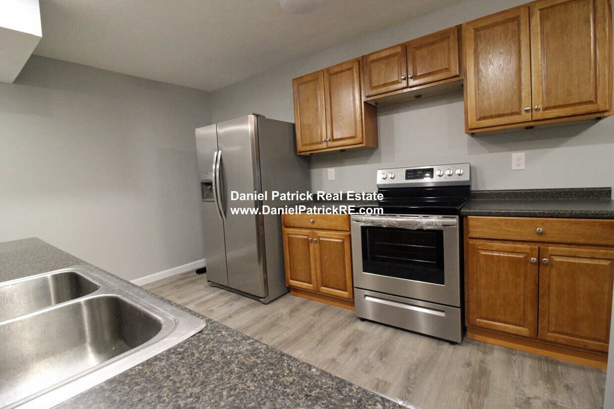 Primary Photo - 125 Grove St