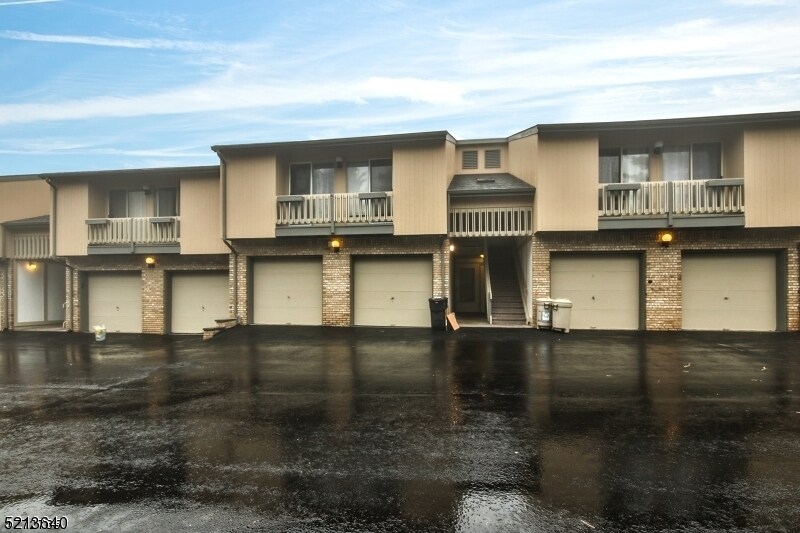 22 Buchanon Ct Unit 22, West Orange, NJ 07052 Room for Rent in West