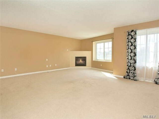 Foto del edificio - 242 Maple Ave