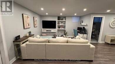 Building Photo - 21 Ladder Cres