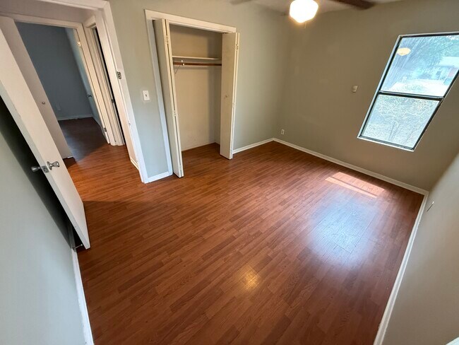 Dormitorio principal lado derecho - 3202 Locke Ln