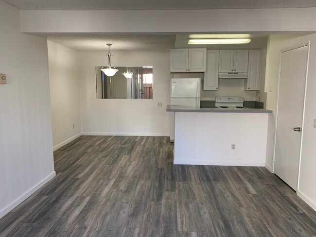 Building Photo - 3549 Castle Glen Dr