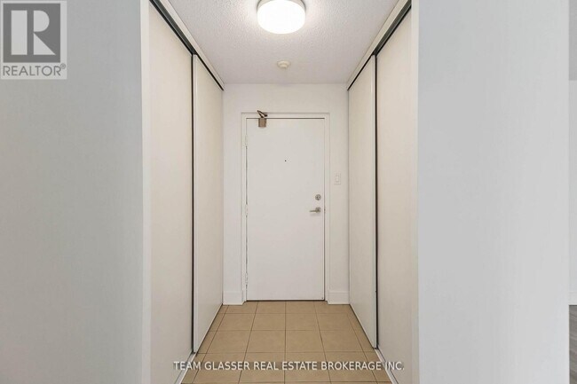 Photo du bâtiment - 560 Proudfoot Ln