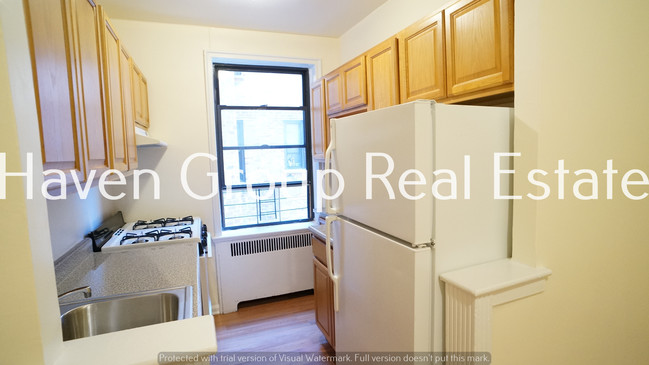 Building Photo - 2685 Creston Ave