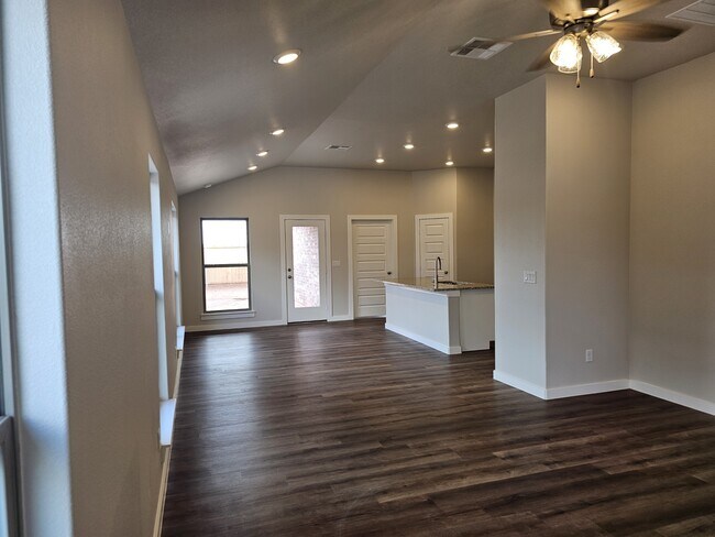 Building Photo - 6109 Buckthorn Dr