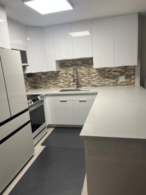 Building Photo - 425 Ena Rd