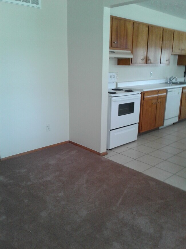 Foyer - 1948 Scherm Rd