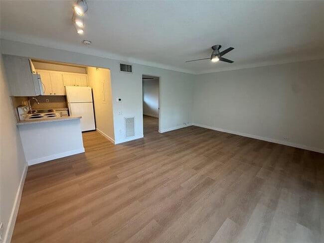 Building Photo - 4009 NE 21st Ave