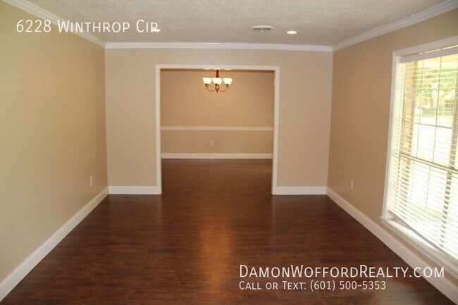 Foto del edificio - 6228 Winthrop Cir - 4 beds, 2 full  and 1 ...