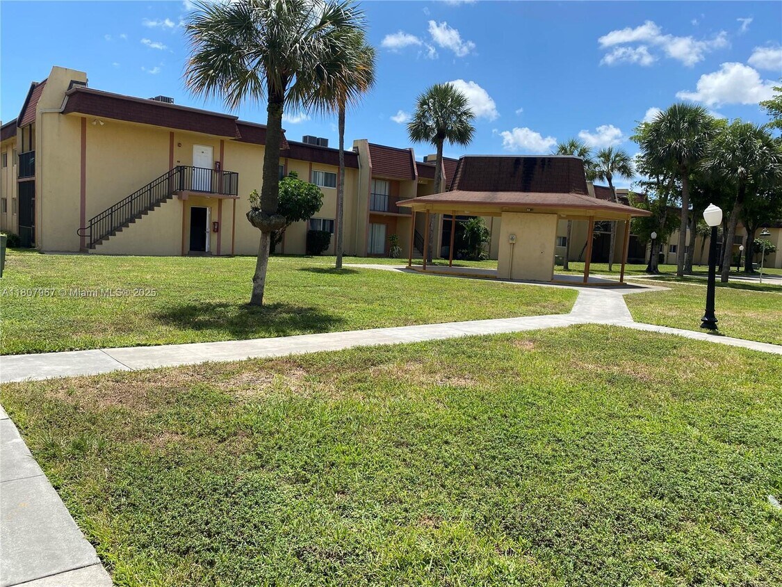 Foto principal - 2840 NW 55th Ave