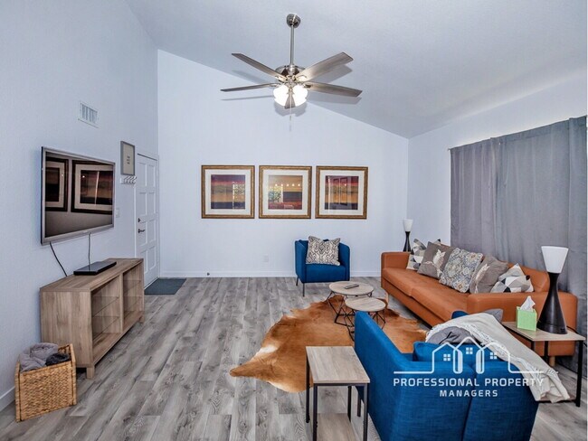 Foto del edificio - 3-bedroom, 2-bathroom home in Yuma Corona