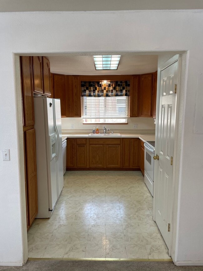 Foto del edificio - Al Tahoe - 4 bedroom 2 bath with garage av...