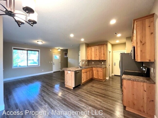 Building Photo - 3 br, 2.5 bath House - 153 NE American Dr