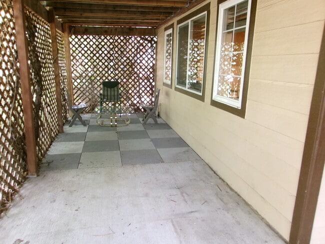 Building Photo - 17863 E Maplewood Cir