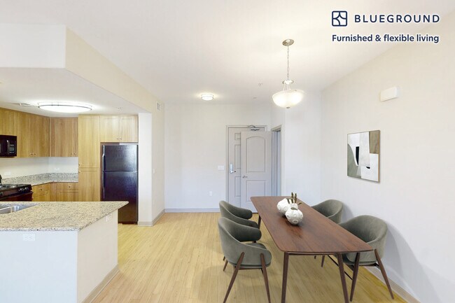 Foto del edificio - 205 N San Dimas Canyon Rd