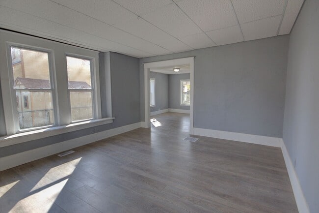 Building Photo - 2 Bed Home