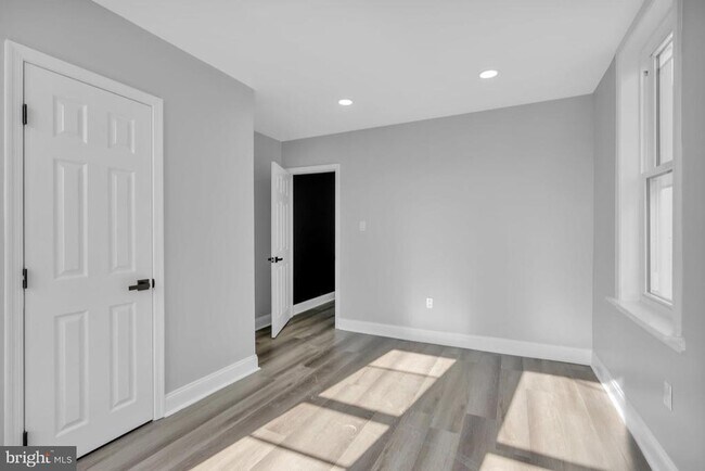 Foto del edificio - 119 S Redfield St
