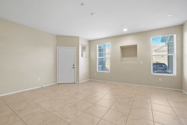 Building Photo - 2 Primary Bedrooms in a Gated Northwest Co...
