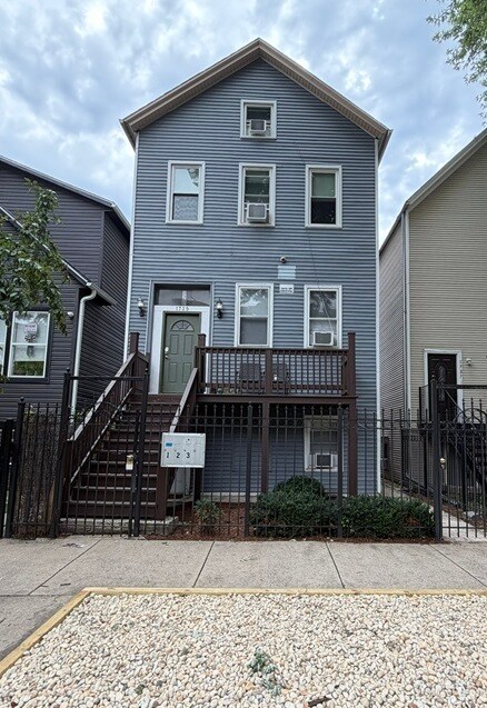 Building Photo - 1729 N Fairfield Ave