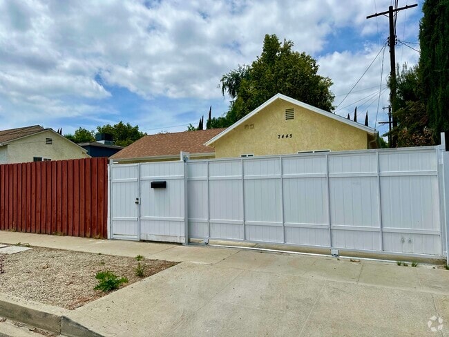 Building Photo - 7445 Rhea Ave