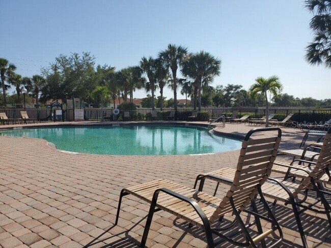 Foto del edificio - 4197 River Bank Way