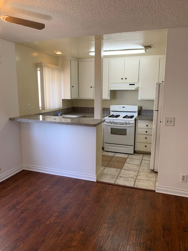 Kitchen - 12015 Burbank Blvd