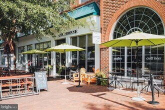 Building Photo - 4951 Brenman Park Dr