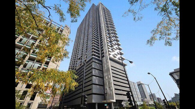 Building Photo - 235 W Van Buren St
