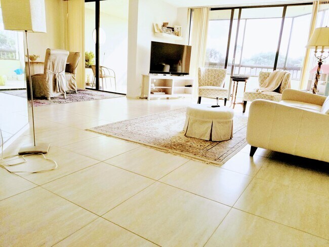 Foto del edificio - 6372 La Costa Dr