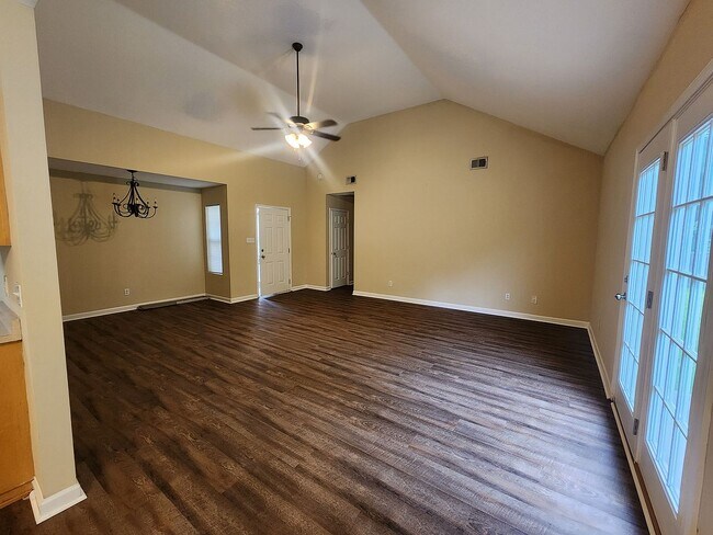 Foto del edificio - 5028 Scotch Pine Ave