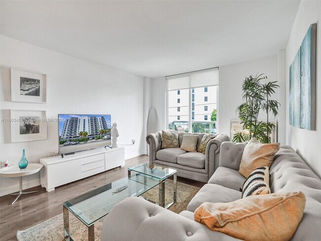 Foto del edificio - 7928 West Dr