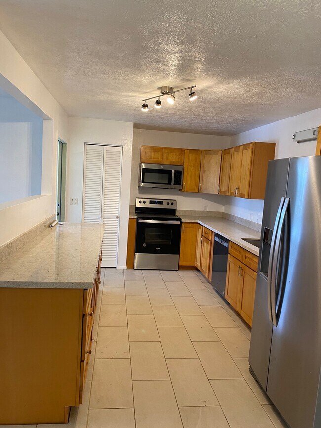 Kitchen - 1594 Kaunala Pl