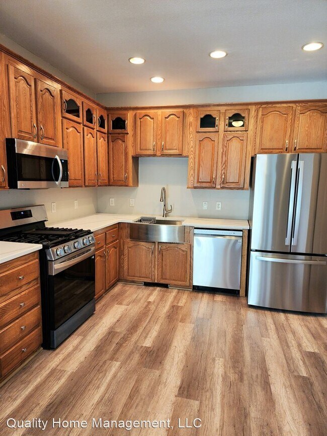Building Photo - 4 br, 3 bath House - 2104 Thompson Dr