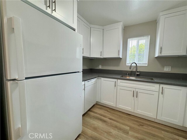 Foto del edificio - 7631 Ellis Ave