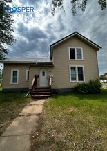 Building Photo - 639 Niagara St