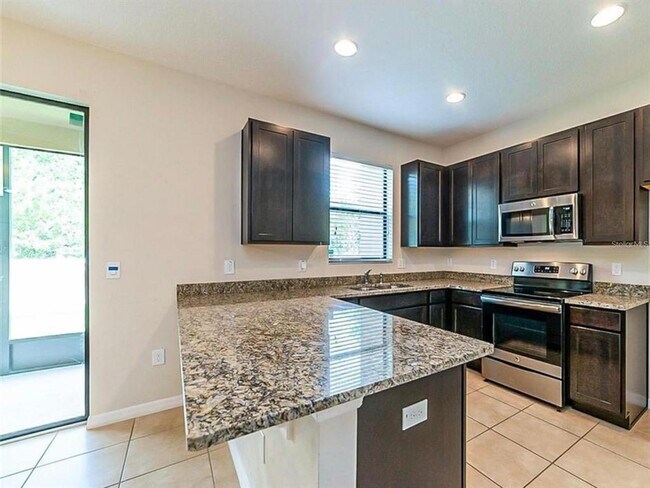 Foto del edificio - 2440 Seven Oaks Dr