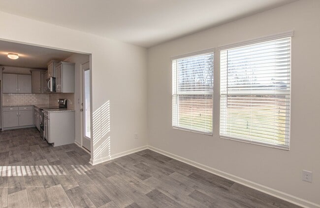 Building Photo - Beautiful 4BD/3BTH Single Family Home Minu...