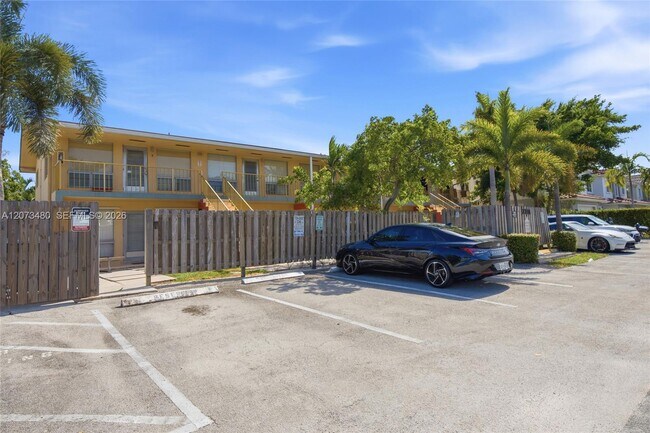 Foto del edificio - 2716 NE 30th Pl