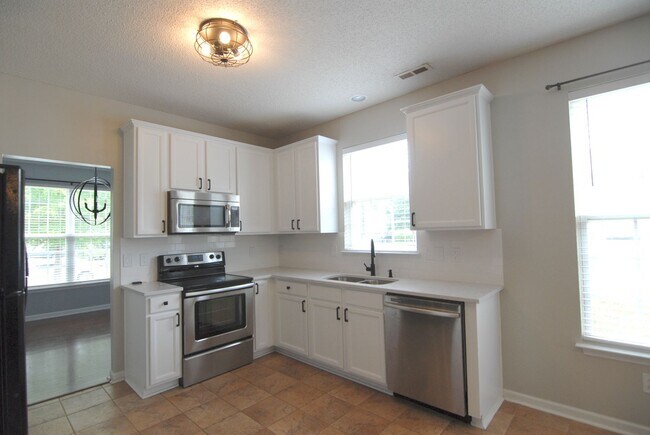 Building Photo - Stunning 2 story brick home 4 bedroom 2.5 ...