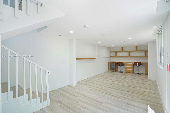 Foto del edificio - 600 NE 27th St