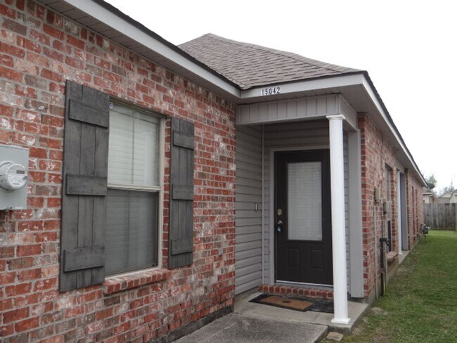 Foto del edificio - Beautiful Home for Lease in Maple Leaf Sub...