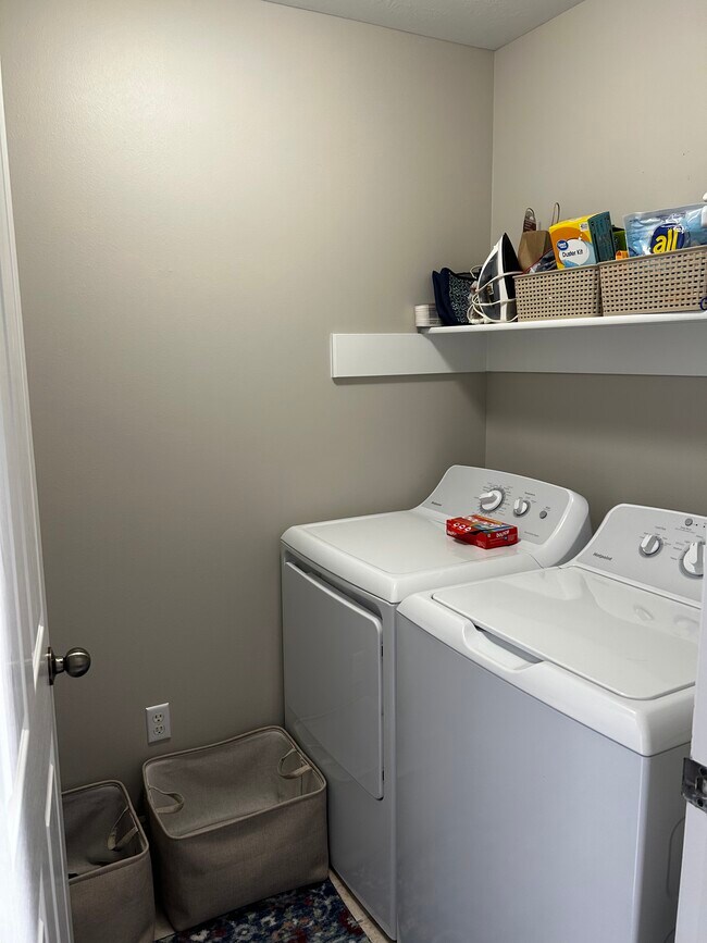 Washroom - 570 Pheasant Ridge Dr