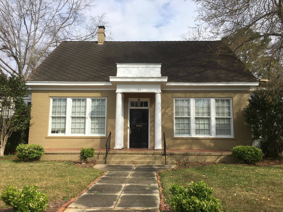 Primary Photo - 126 E Hill St