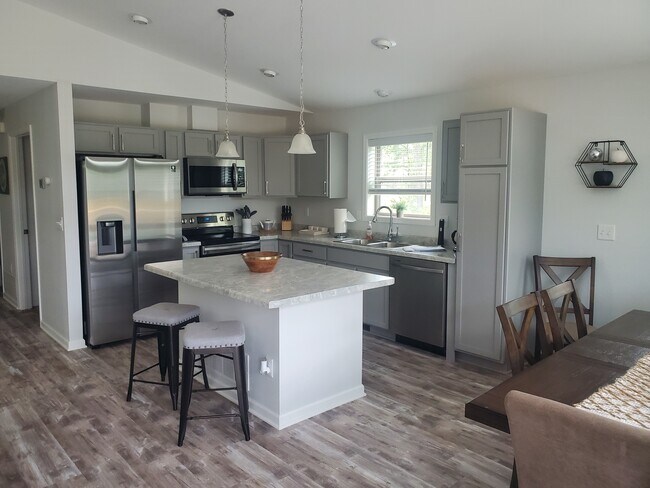 Cocina completamente abastecida. Electrodomésticos de acero inoxidable - 1314 Bogey Trl