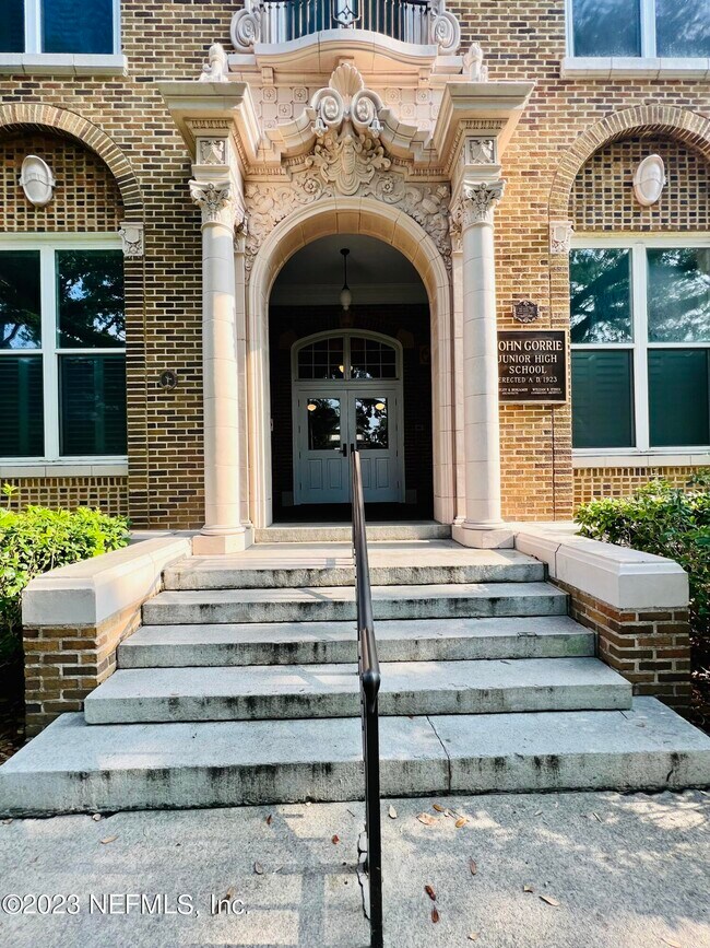 Foto del edificio - 2525 College St