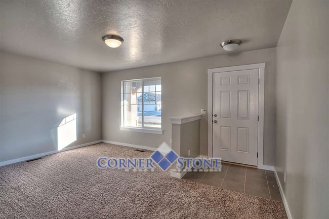 Building Photo - Spacious Home with Bonus Room/Office!