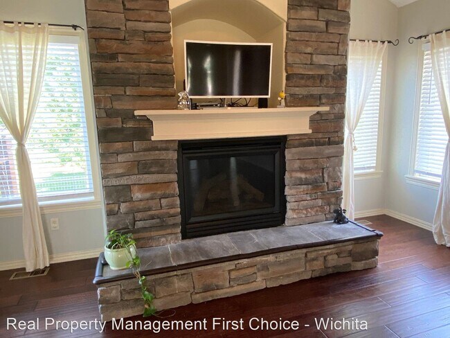 Foto del edificio - 6 br, 3 bath House - 13902 E Ayesbury Street