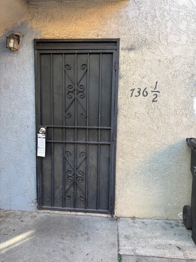 Building Photo - 736 1/2 W Century Blvd