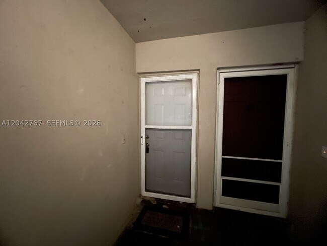 Foto del edificio - 20490 NW 7th Ct