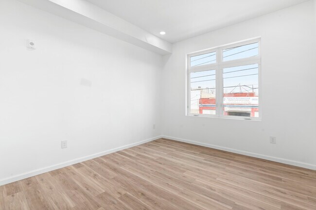 Foto del edificio - 5061 Parrish St